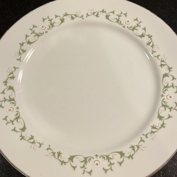 Dinner Plate - Vintage SHEFFIELD FINE CHINA in the Elegance Pattern - Picture 4 of 7